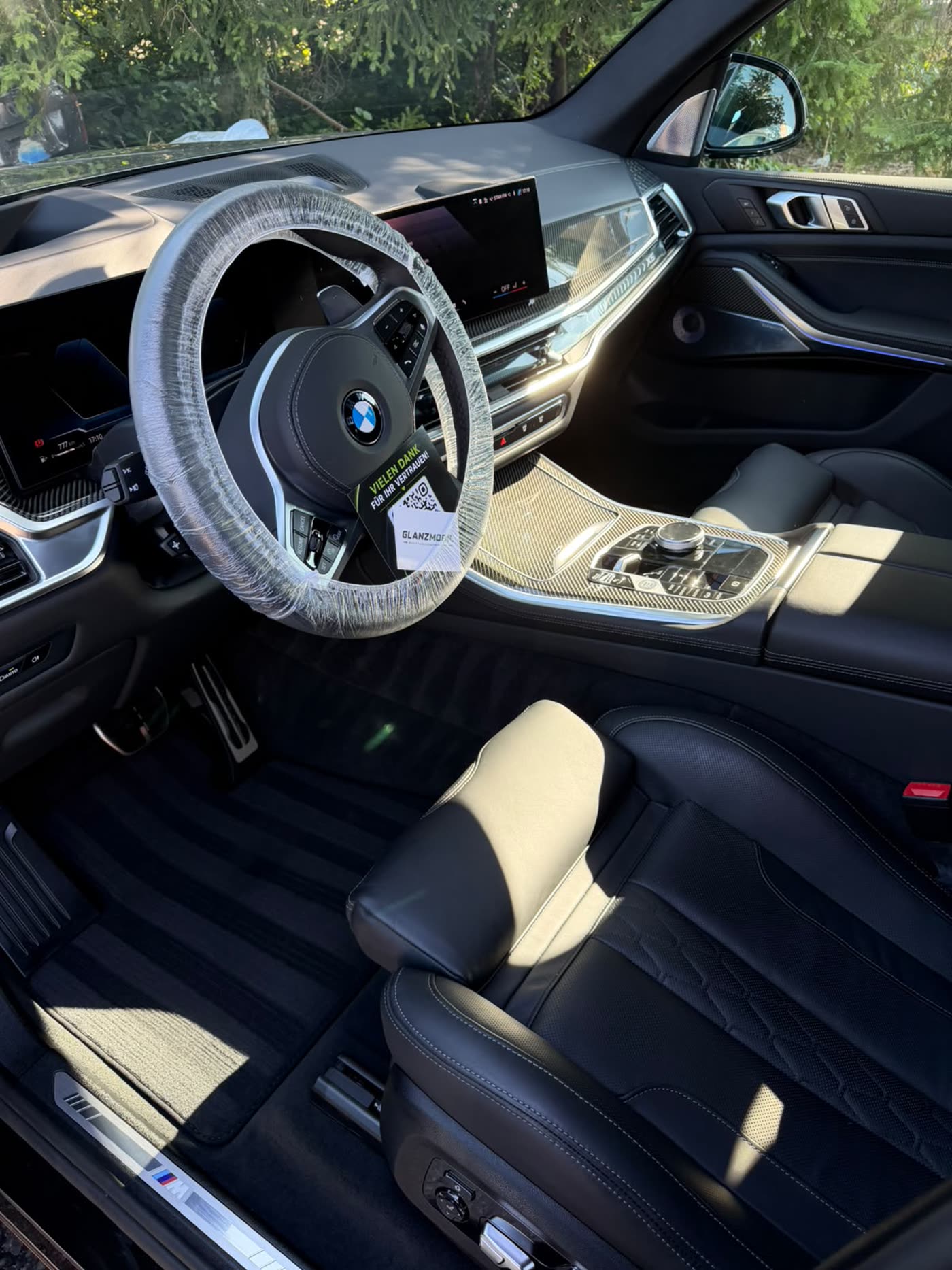 Gereinigtes Cockpit nach der Innenraumaufbereitung